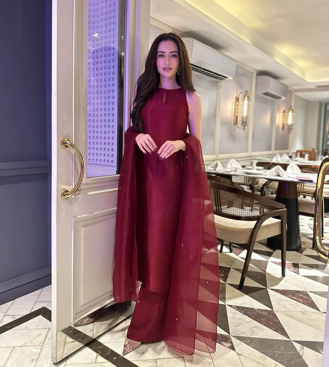 Maroon - Image 3
