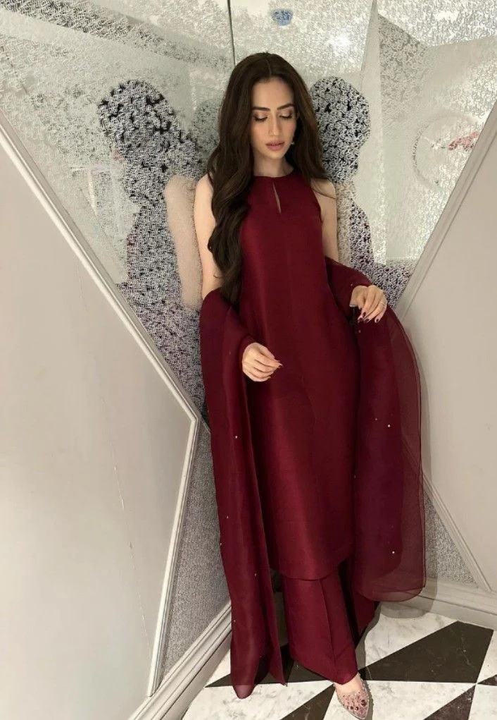 Maroon - Image 6